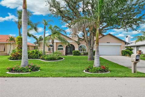 House in Cape Coral, Florida 3 bedrooms, 237.55 sq.m. № 800391 - photo 1