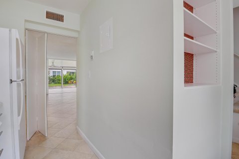 Townhouse in Lake Worth, Florida 2 bedrooms, 100.33 sq.m. № 1230366 - photo 13