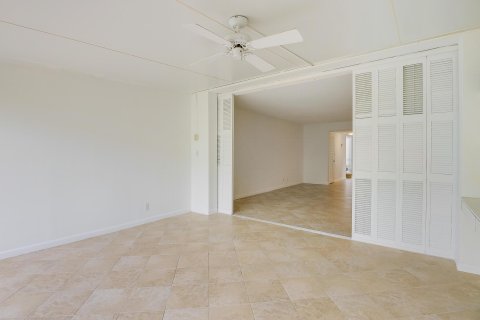 Townhouse in Lake Worth, Florida 2 bedrooms, 100.33 sq.m. № 1230366 - photo 10