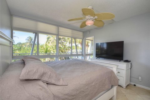 Condo in Hillsboro Beach, Florida, 2 bedrooms  № 1118506 - photo 11