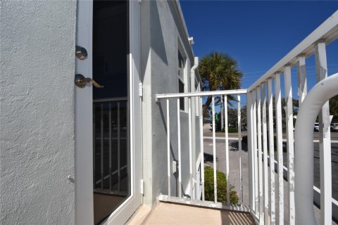 Condo in Hillsboro Beach, Florida, 2 bedrooms  № 1118506 - photo 29