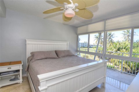 Condo in Hillsboro Beach, Florida, 2 bedrooms  № 1118506 - photo 12