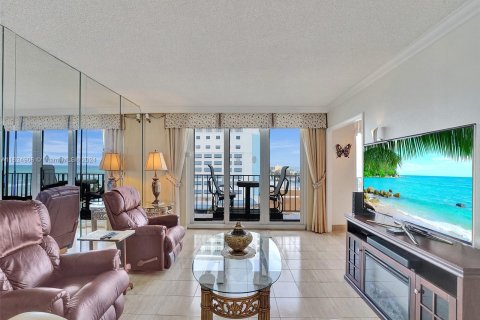 Condominio en venta en Hollywood, Florida, 1 dormitorio, 77.11 m2 № 1271983 - foto 1