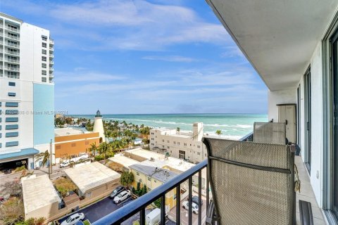 Condo in Hollywood, Florida, 1 bedroom  № 1271983 - photo 10