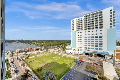 Condo in Hollywood, Florida, 1 bedroom  № 1271983 - photo 18