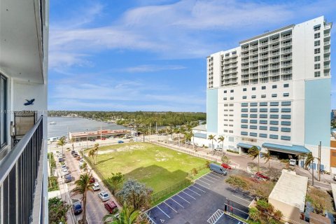 Condo in Hollywood, Florida, 1 bedroom  № 1271983 - photo 22