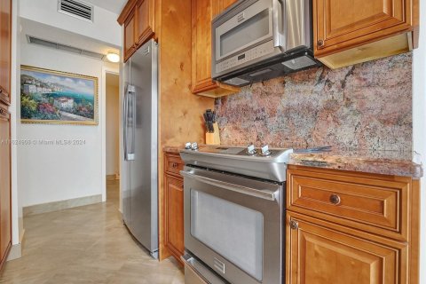 Condo in Hollywood, Florida, 1 bedroom  № 1271983 - photo 13