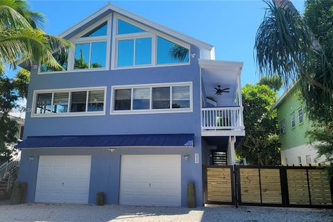 Casa en venta en Key Largo, Florida, 6 dormitorios, 223.52 m2 № 504018 - foto 1