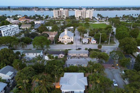 House in West Palm Beach, Florida 3 bedrooms, 178.28 sq.m. № 984140 - photo 4