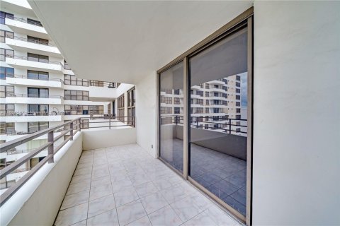 Copropriété à vendre à Hallandale Beach, Floride: 2 chambres, 118.91 m2 № 1310162 - photo 17