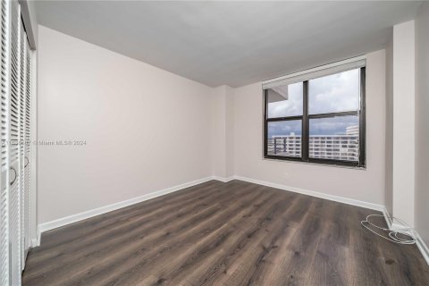 Condo in Hallandale Beach, Florida, 2 bedrooms  № 1310162 - photo 18