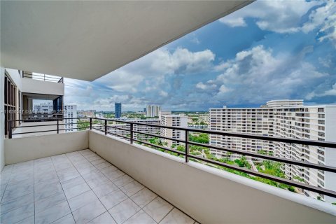 Copropriété à vendre à Hallandale Beach, Floride: 2 chambres, 118.91 m2 № 1310162 - photo 11