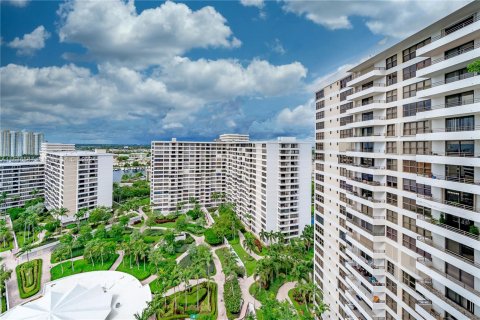 Copropriété à vendre à Hallandale Beach, Floride: 2 chambres, 118.91 m2 № 1310162 - photo 1