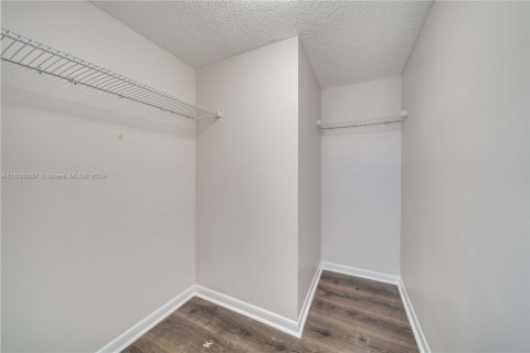 Condo in Hallandale Beach, Florida, 2 bedrooms  № 1310162 - photo 26