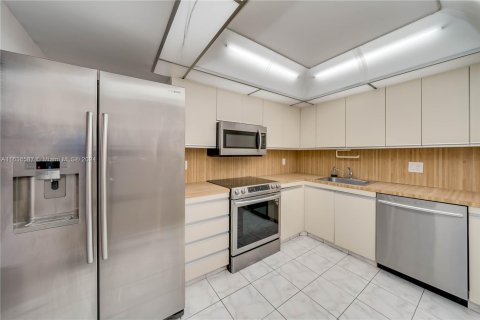 Condo in Hallandale Beach, Florida, 2 bedrooms  № 1310162 - photo 6