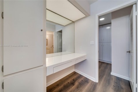 Copropriété à vendre à Hallandale Beach, Floride: 2 chambres, 118.91 m2 № 1310162 - photo 24