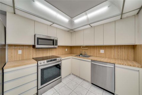 Copropriété à vendre à Hallandale Beach, Floride: 2 chambres, 118.91 m2 № 1310162 - photo 14