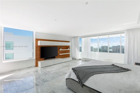 Condominio en venta en Sunny Isles Beach, Florida, 4 dormitorios, 291.71 m2 № 998028 - foto 12