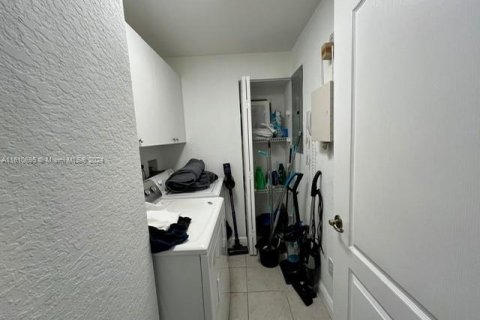 Condo in Doral, Florida, 2 bedrooms  № 1234762 - photo 24