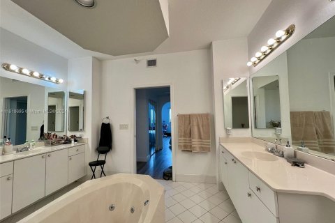Condominio en venta en Doral, Florida, 2 dormitorios, 158.86 m2 № 1234762 - foto 11