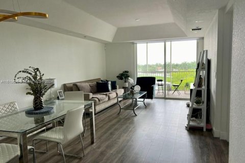 Condominio en venta en Doral, Florida, 2 dormitorios, 158.86 m2 № 1234762 - foto 1