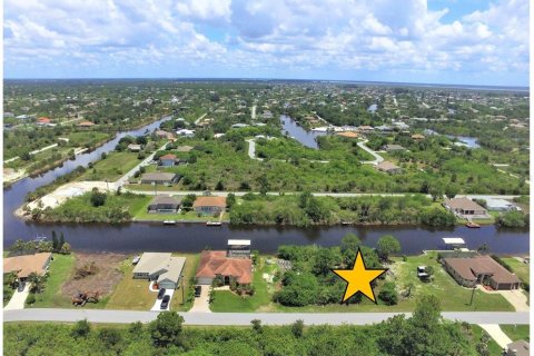 Terreno en venta en Port Charlotte, Florida № 946935 - foto 1