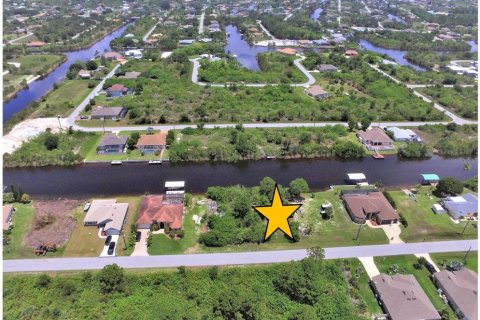 Terreno en venta en Port Charlotte, Florida № 946935 - foto 2