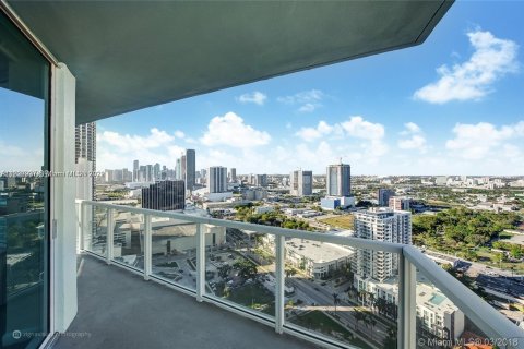 Condo in Miami, Florida, 2 bedrooms  № 12611 - photo 12