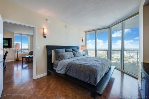 Condo in Miami, Florida, 2 bedrooms  № 12611 - photo 8