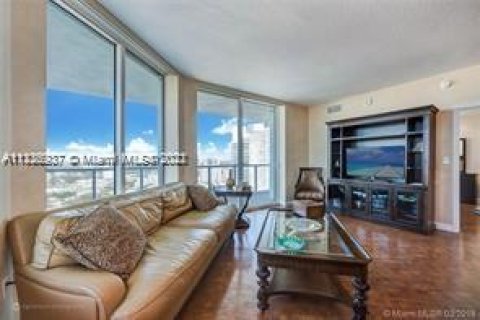 Condo in Miami, Florida, 2 bedrooms  № 12611 - photo 6