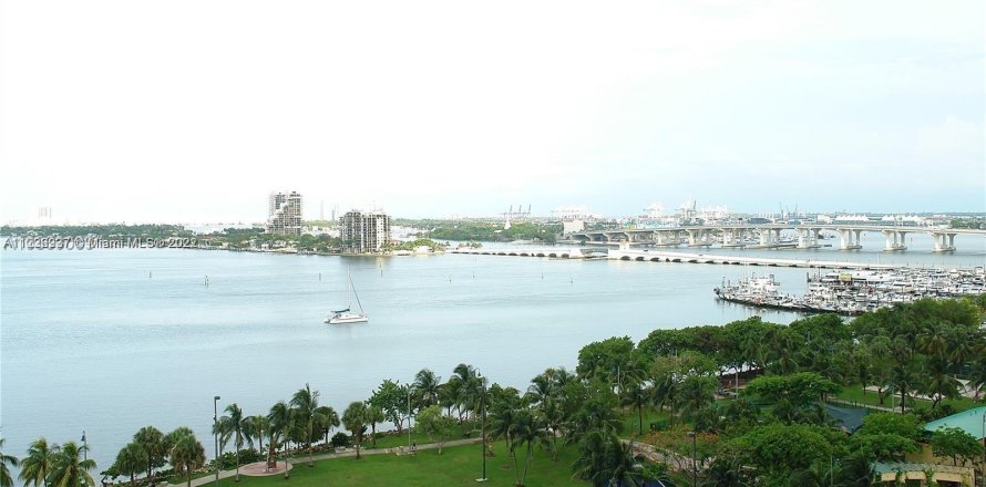 Condo in Miami, Florida, 2 bedrooms  № 12611