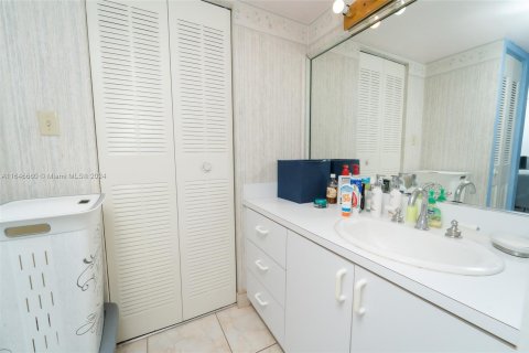 Copropriété à vendre à North Miami Beach, Floride: 2 chambres, 122.45 m2 № 1329423 - photo 22