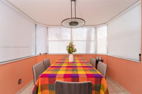 Condominio en venta en North Miami Beach, Florida, 2 dormitorios, 122.45 m2 № 1329423 - foto 8