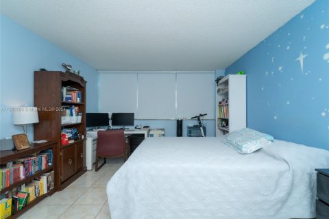 Condo in North Miami Beach, Florida, 2 bedrooms  № 1329423 - photo 20