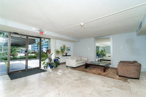 Copropriété à vendre à North Miami Beach, Floride: 2 chambres, 122.45 m2 № 1329423 - photo 23