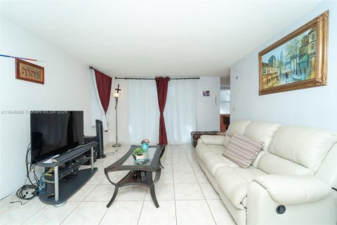 Copropriété à vendre à North Miami Beach, Floride: 2 chambres, 122.45 m2 № 1329423 - photo 7