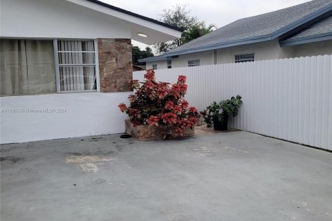 Immobilier commercial à vendre à Miami, Floride: 144.93 m2 № 1329477 - photo 5