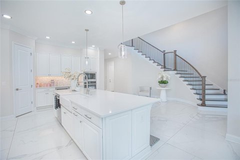 Casa en venta en Orlando, Florida, 5 dormitorios, 346.8 m2 № 1264461 - foto 8