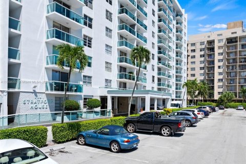 Copropriété à vendre à North Miami Beach, Floride: 2 chambres, 106.37 m2 № 1368758 - photo 1