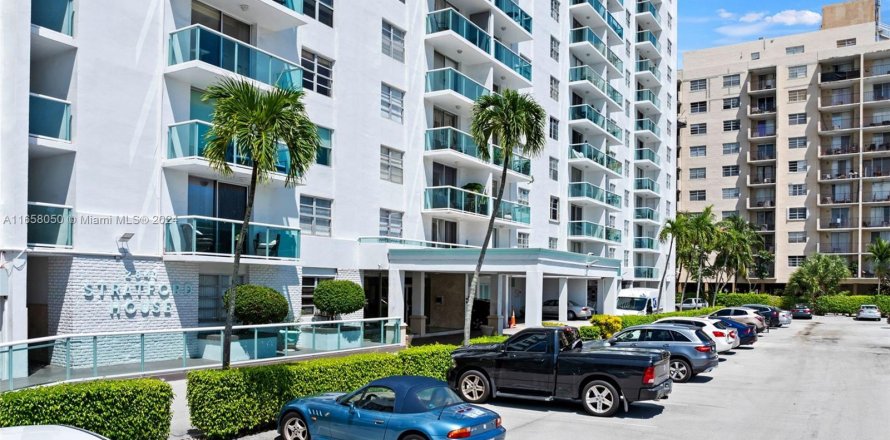 Condo in North Miami Beach, Florida, 2 bedrooms  № 1368758