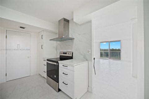 Copropriété à vendre à North Miami Beach, Floride: 2 chambres, 106.37 m2 № 1368758 - photo 21