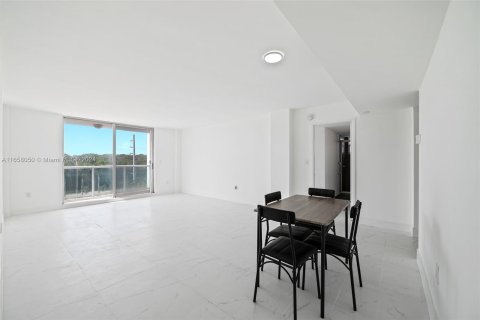 Copropriété à vendre à North Miami Beach, Floride: 2 chambres, 106.37 m2 № 1368758 - photo 12