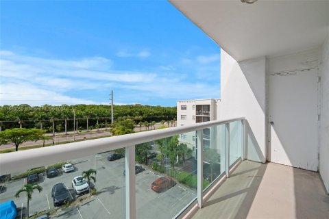 Copropriété à vendre à North Miami Beach, Floride: 2 chambres, 106.37 m2 № 1368758 - photo 15