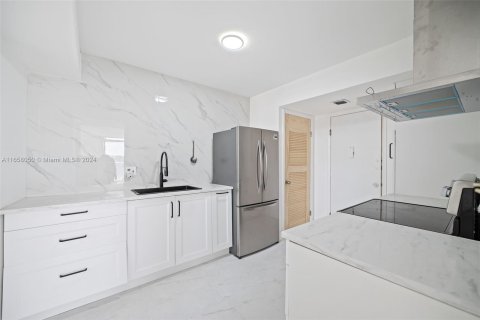 Copropriété à vendre à North Miami Beach, Floride: 2 chambres, 106.37 m2 № 1368758 - photo 19