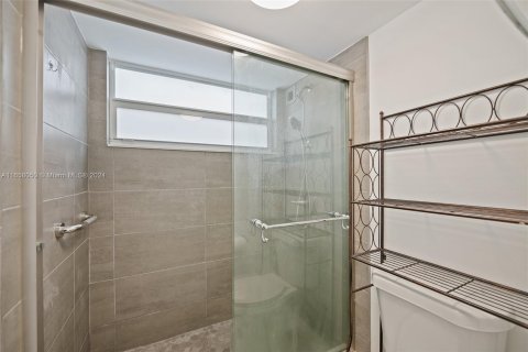 Copropriété à vendre à North Miami Beach, Floride: 2 chambres, 106.37 m2 № 1368758 - photo 27