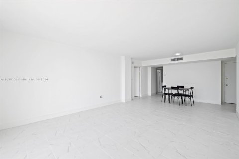 Condominio en venta en North Miami Beach, Florida, 2 dormitorios, 106.37 m2 № 1368758 - foto 17