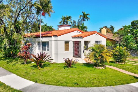 Villa ou maison à vendre à Miami, Floride: 3 chambres, 196.02 m2 № 1368850 - photo 1