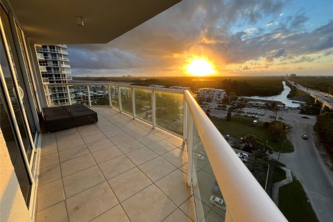 Condo in Hollywood, Florida, 3 bedrooms  № 940974 - photo 27