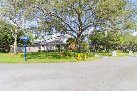 Casa en venta en Palmetto Bay, Florida, 5 dormitorios, 370.03 m2 № 940371 - foto 5