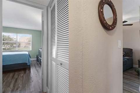 Condo in Sunrise, Florida, 1 bedroom  № 1135734 - photo 16